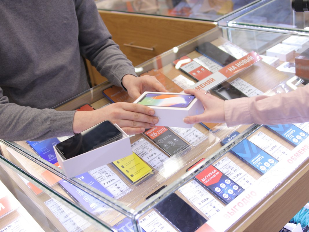 Pembersihan dan perawatan telepon